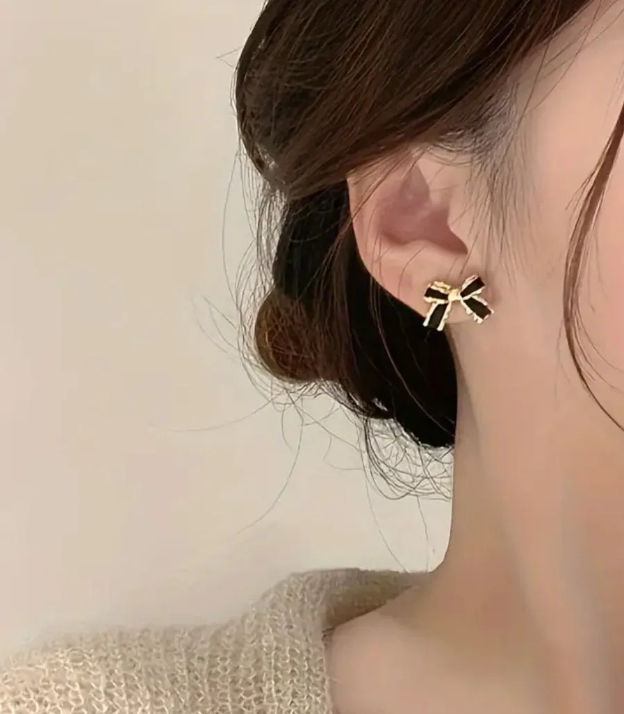 Black Bow Stud Earrings: Gold/Black