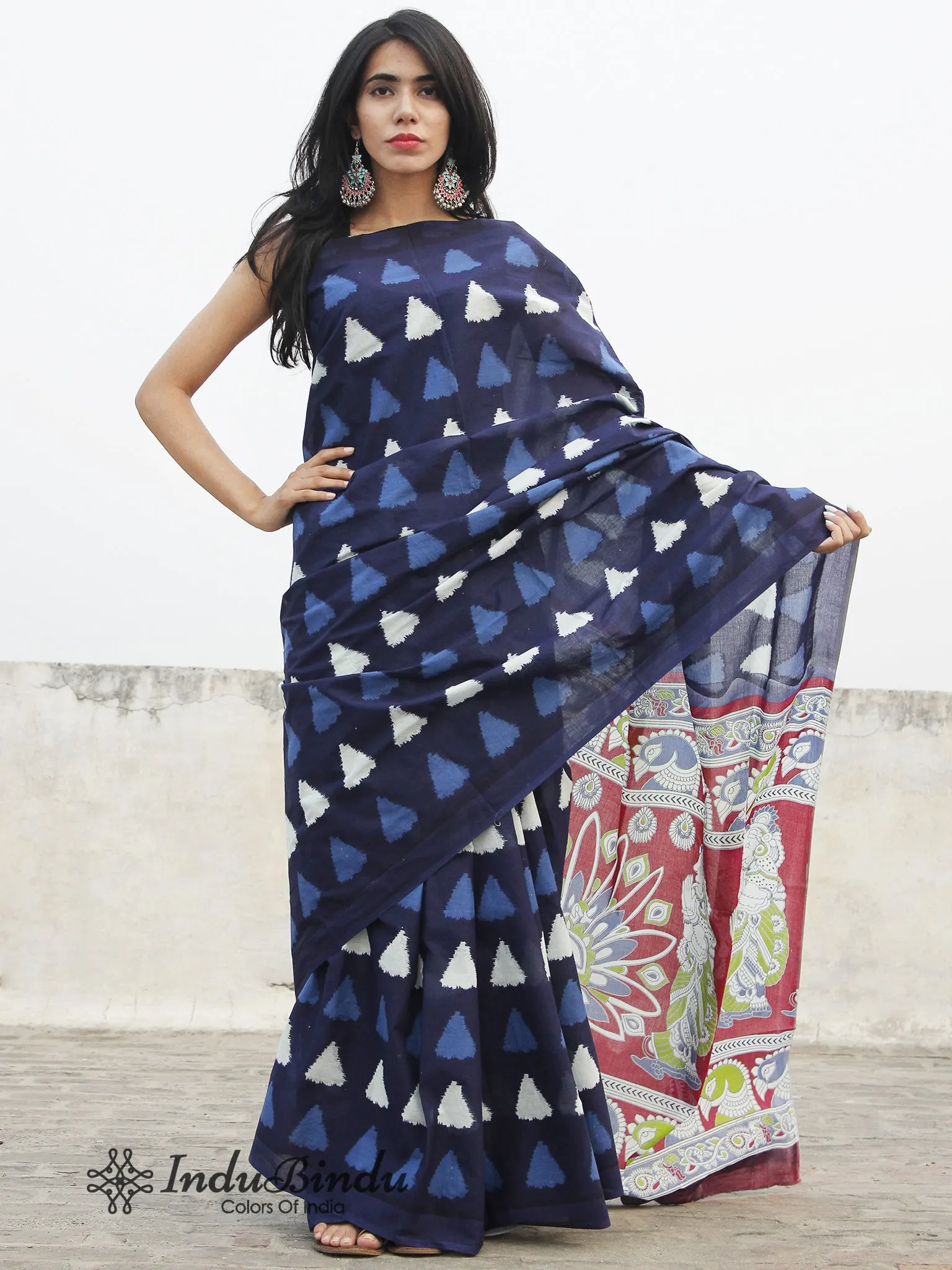 Indigo Blue Ivory Hand Block Printed Cotton Saree With Maroon Green Kalamkari Printed Pallu - S031702389